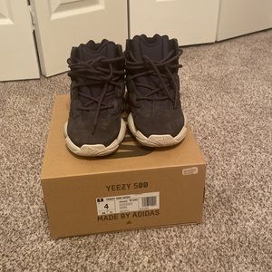 Size 4 color navy blue Yeezy 500